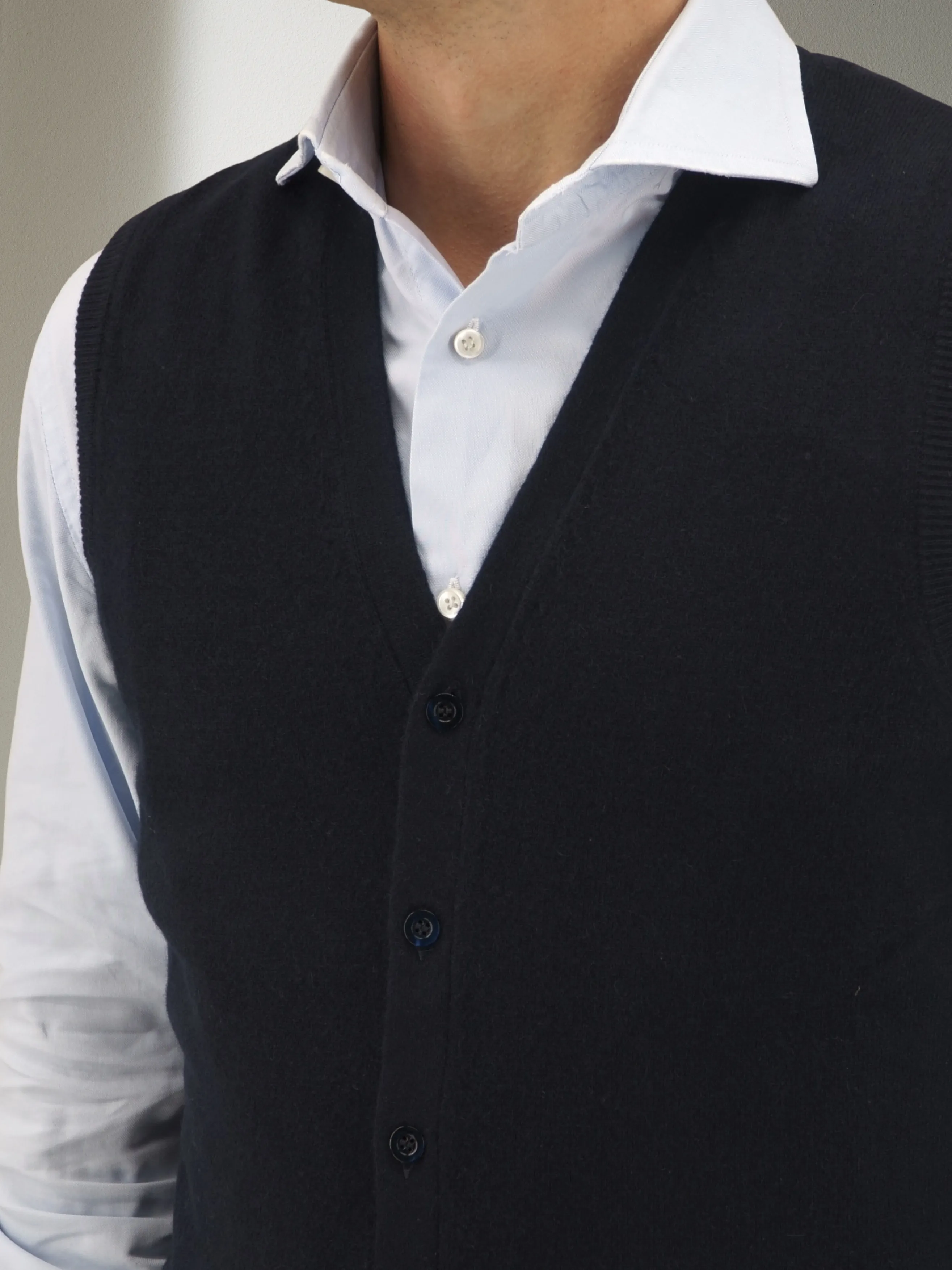 GILET BOTTONI BLU NOTTE 100% CASHMERE